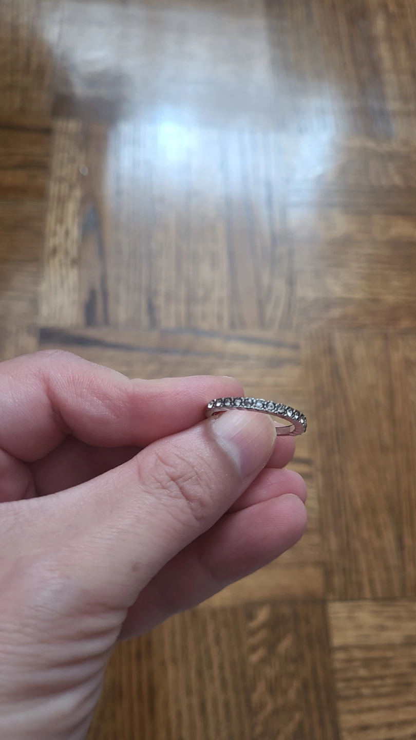 Silver-toned eternity band ring 🏈