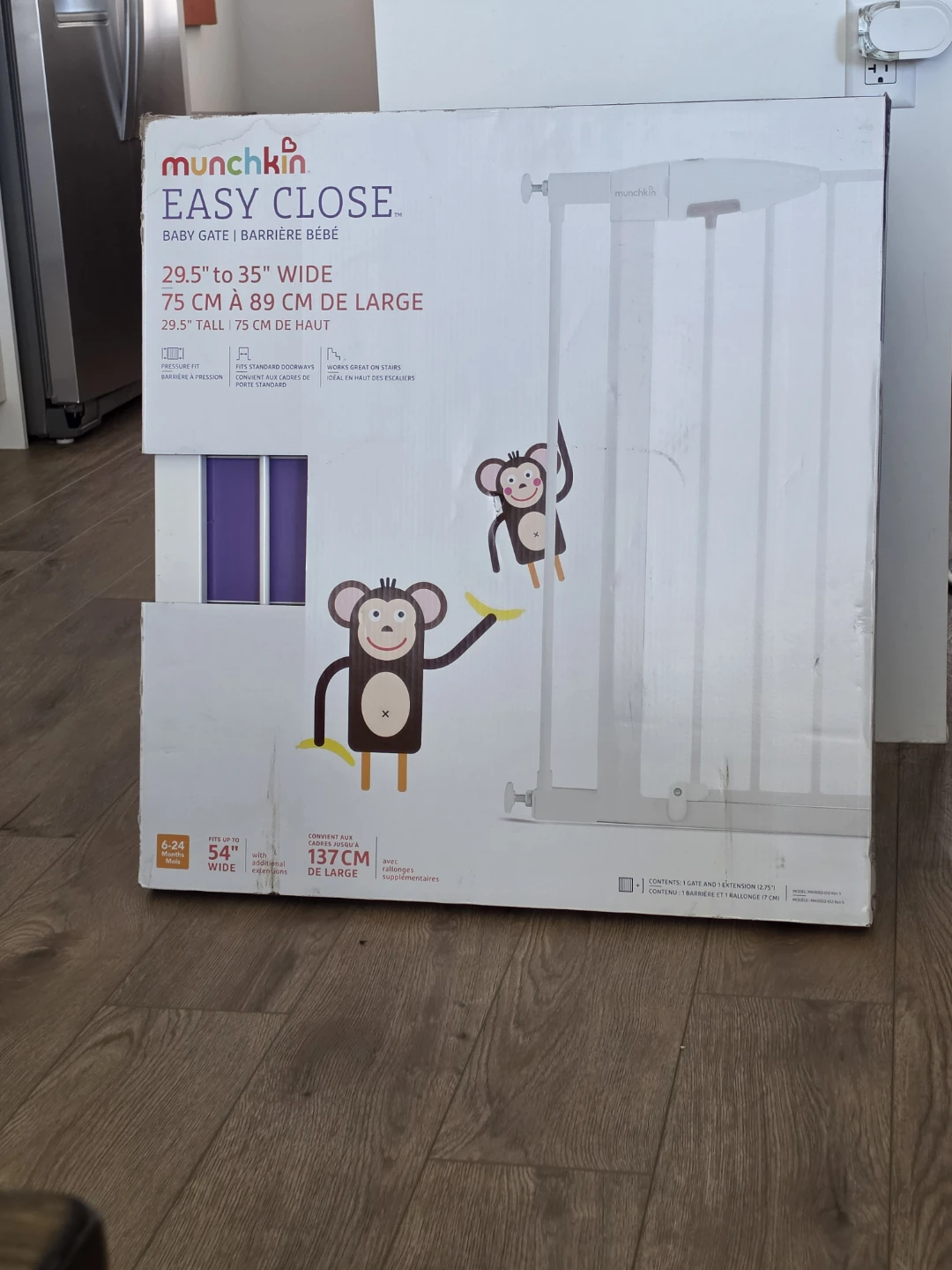 Munchkin Easy Close Baby Gate 29.5"-35" Wide