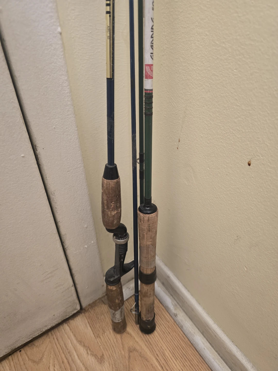 Two Vintage Fishing Rods - Abu 40 and Gladding South Bend - photo 2