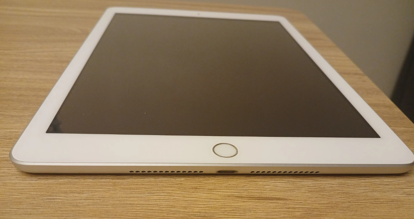 Apple iPad 5th Gen 32GB - photo 2