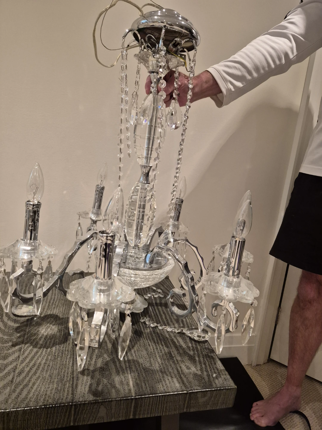 Beautiful 6-Light Crystal Chandelier