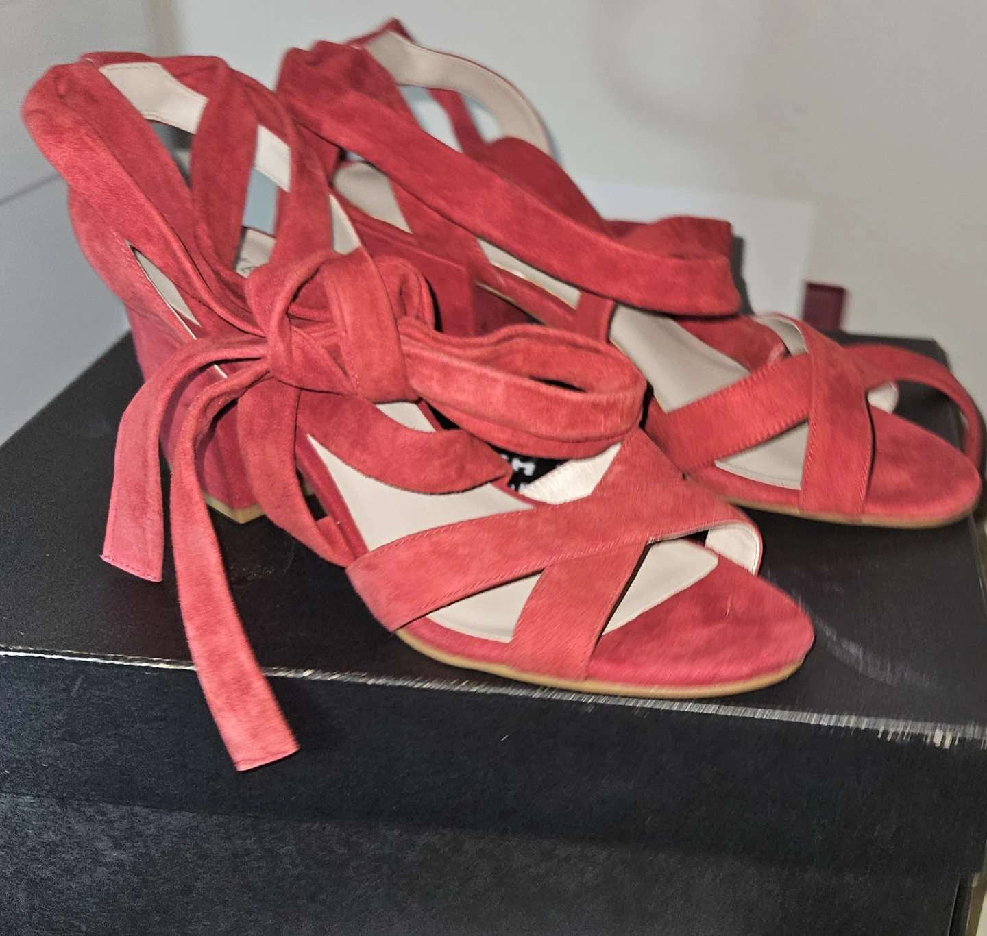 Red Kenneth Cole Strappy Shoes - photo 3