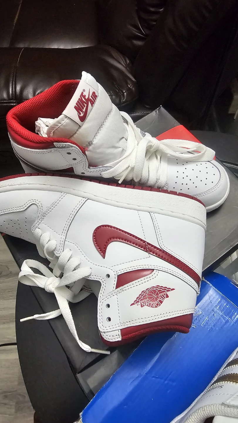 Nike Air Jordan 1 White and Red - photo 2