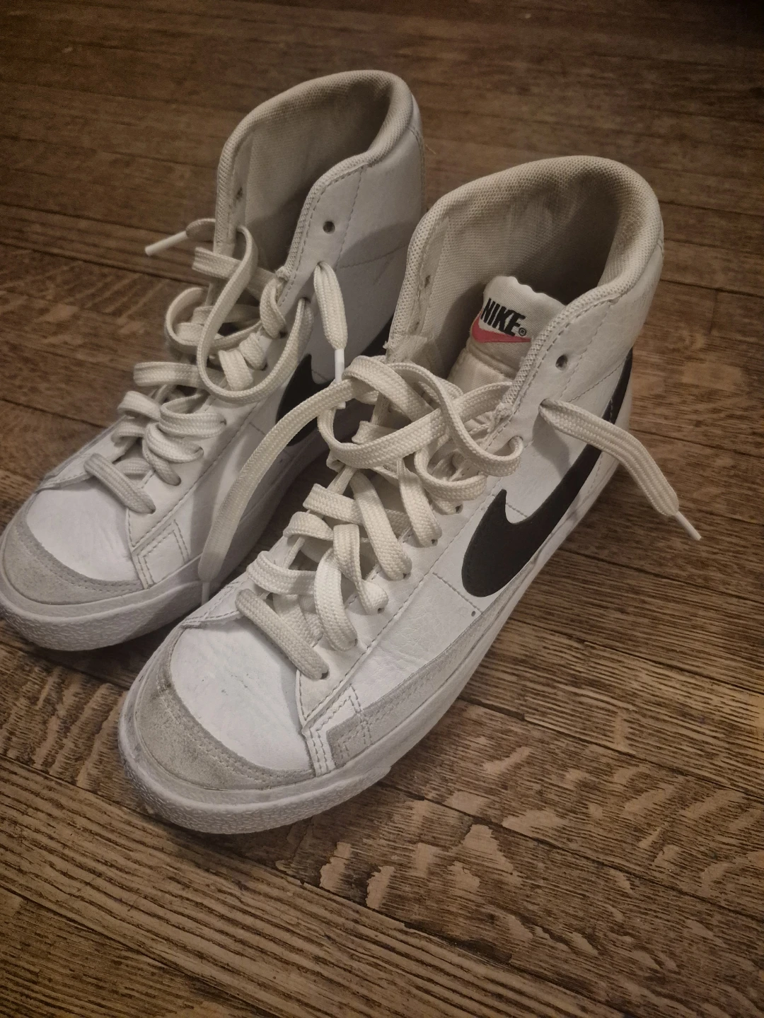 Nike kids  Blazer Mid '77 White Black High Top Sneakers, size 4