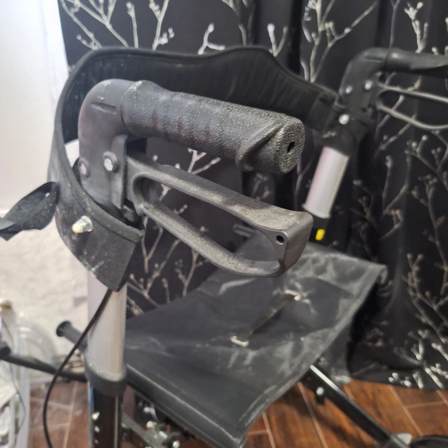 Living Basics Walker with Seat - photo 5