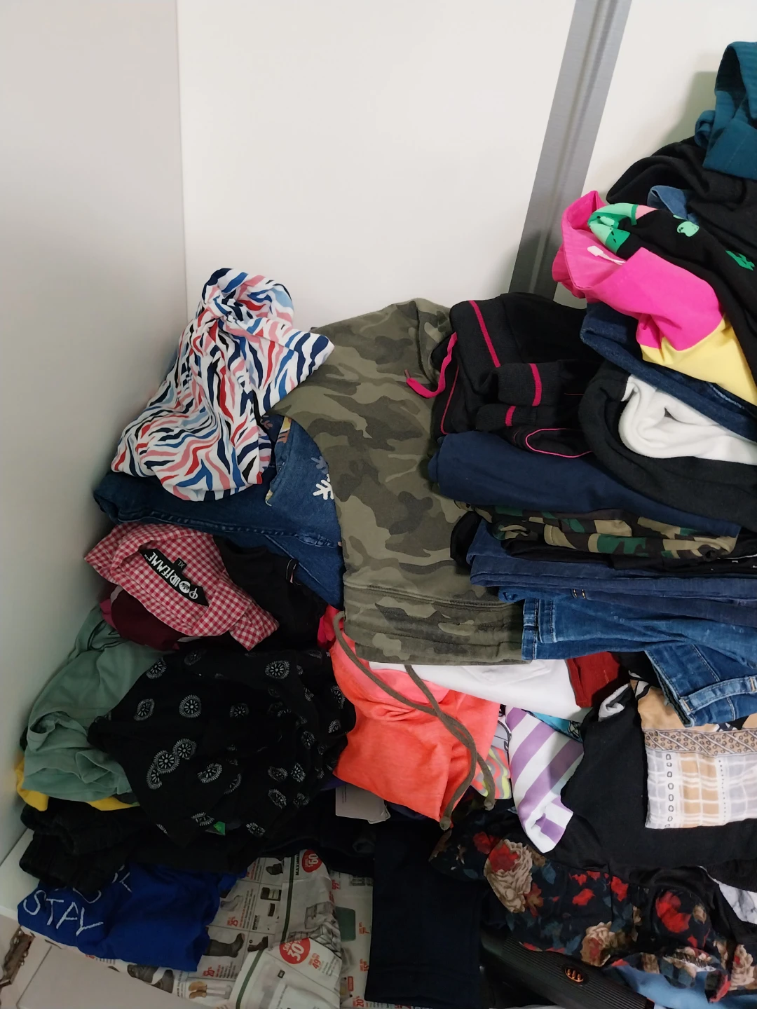 Assorted clothing bundle