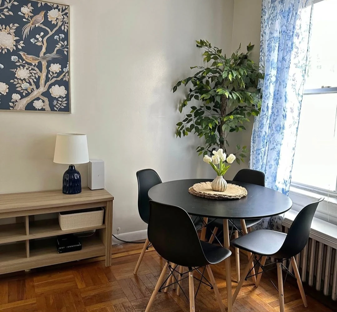 Almost brand new Dining Table with 4 Chairs apartment set