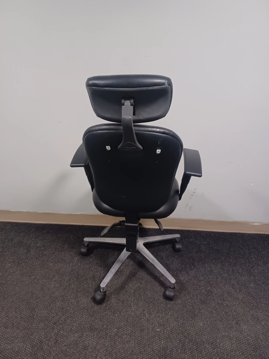 Black Ergonomic Office Chair - photo 2