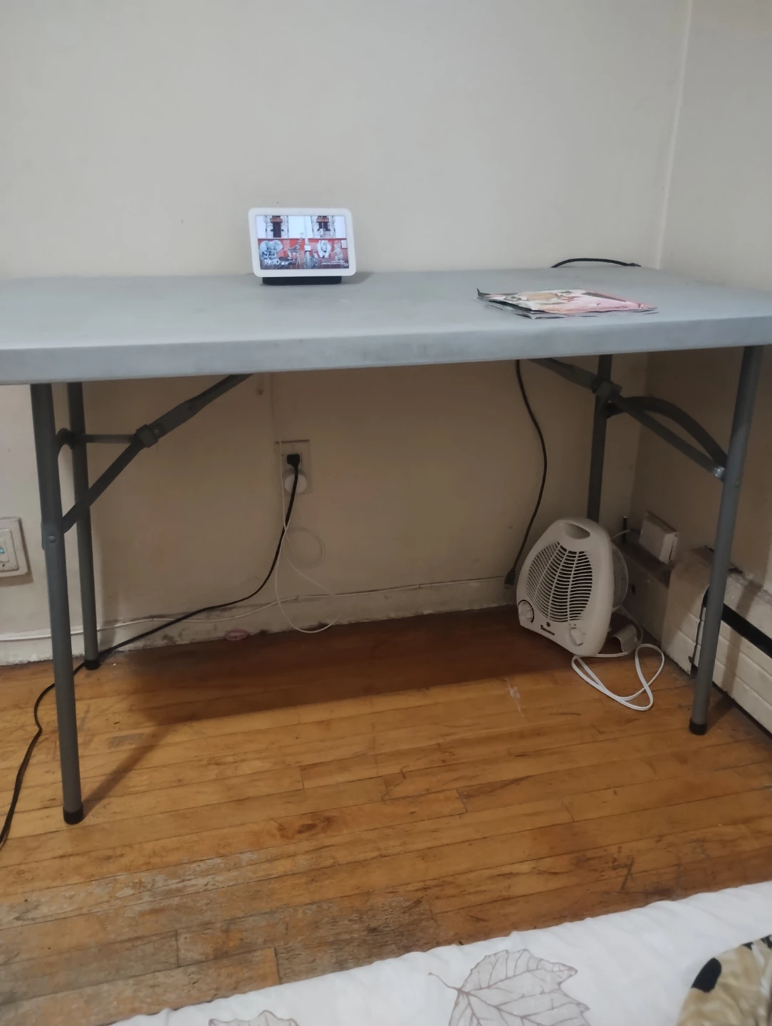 Staples Heavy-Duty Plastic Folding Utility Table (48" x 23.5")