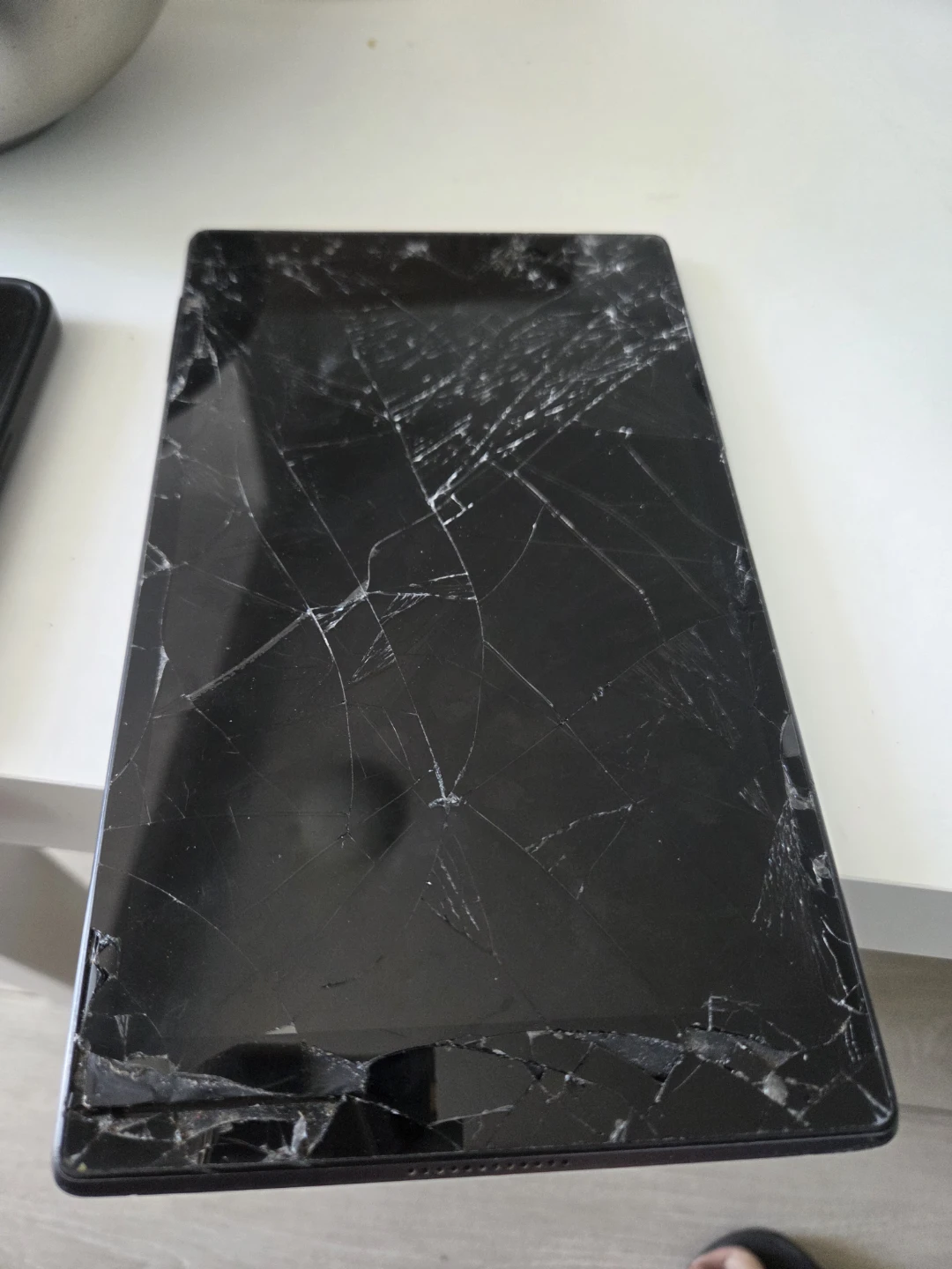 Amazon Fire HD 8 Tablet - Broken Screen