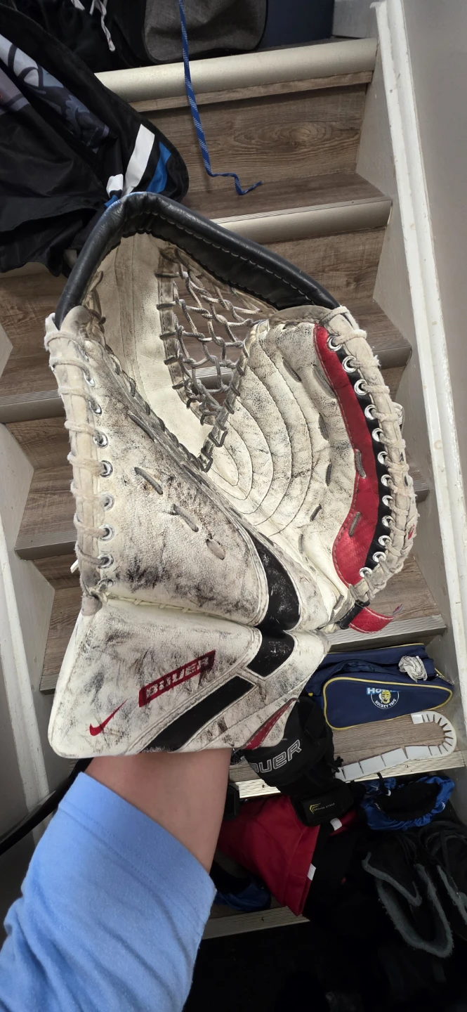 Bauer Supreme Hockey Goalie Catcher Glove - photo 2