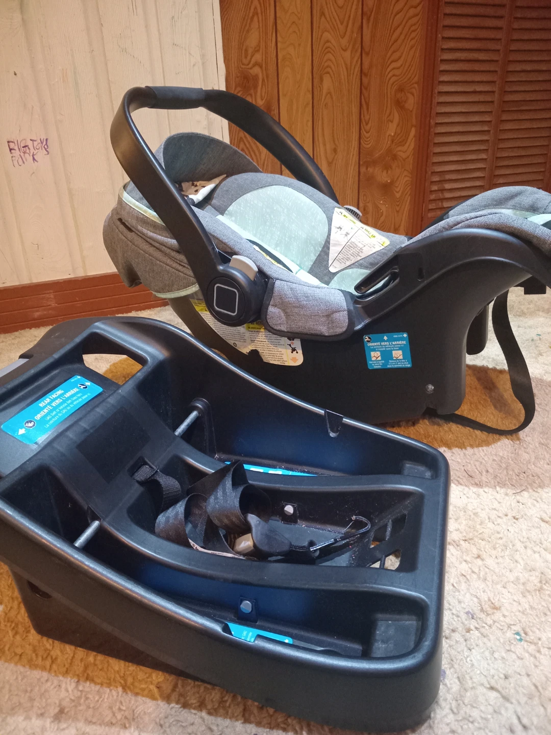 Safety 1st Infant/Baby Car Seat with Base good for newborn