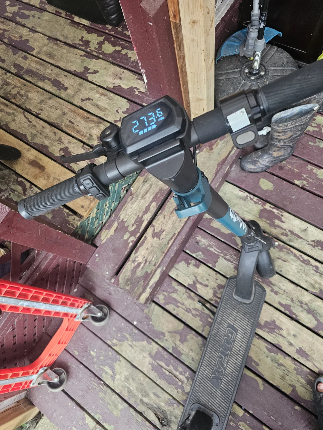 Gotrax Electric Scooter comes with charger