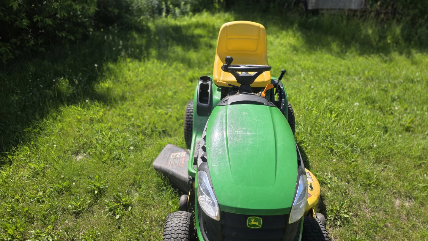 John Deere D120 Lawn Tractor - photo 3