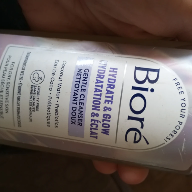 Bioré Hydrate & Glow Gentle Cleanser - photo 4