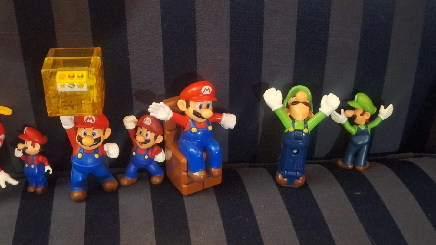 Super Mario Brothers Figures Lot