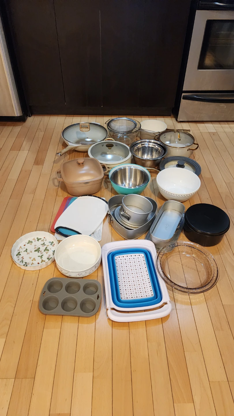 Large Assorted Kitchen Cookware and Bakeware Set