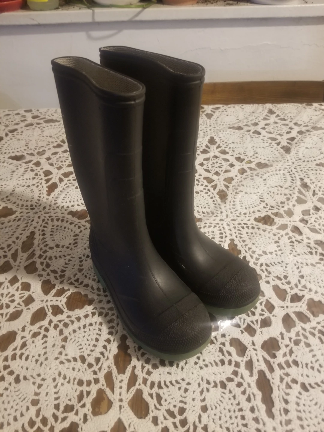 Kids Size 13 Black Rubber Rain Boots
