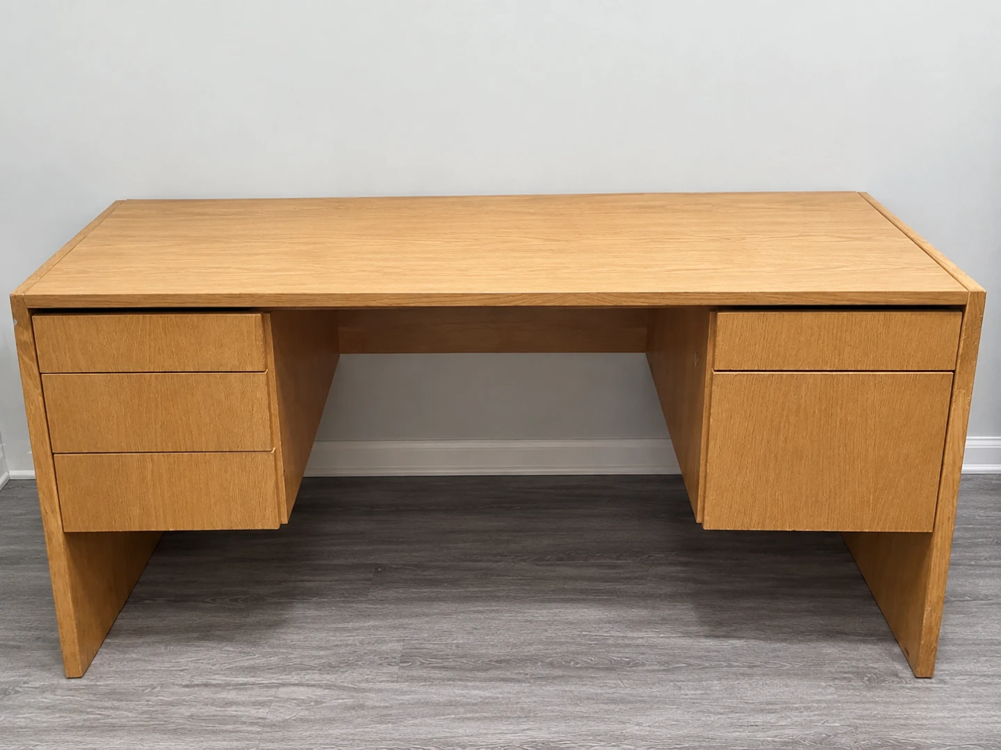 Computer desk