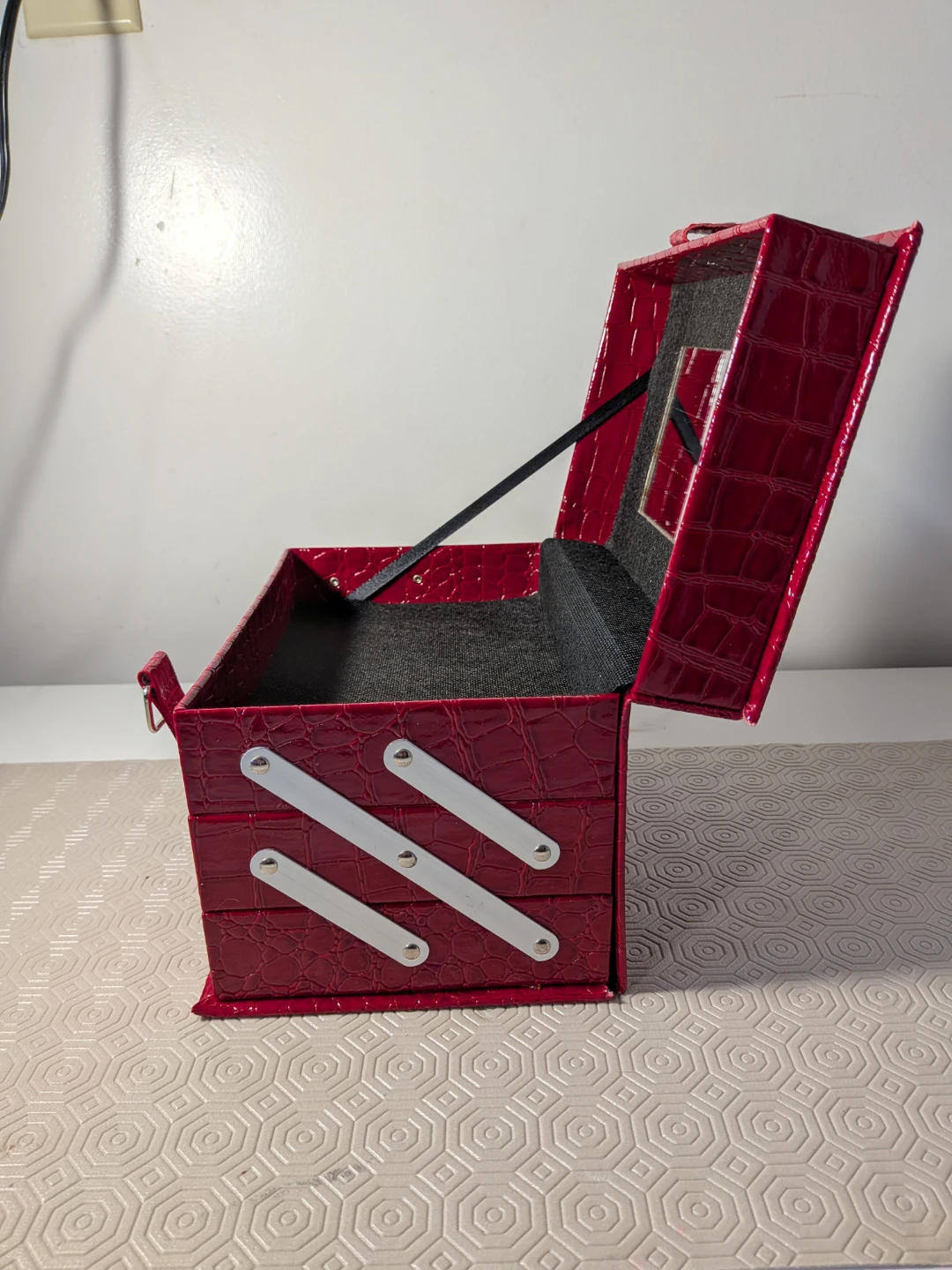 Red Faux Crocodile Cosmetic Train Case - photo 5