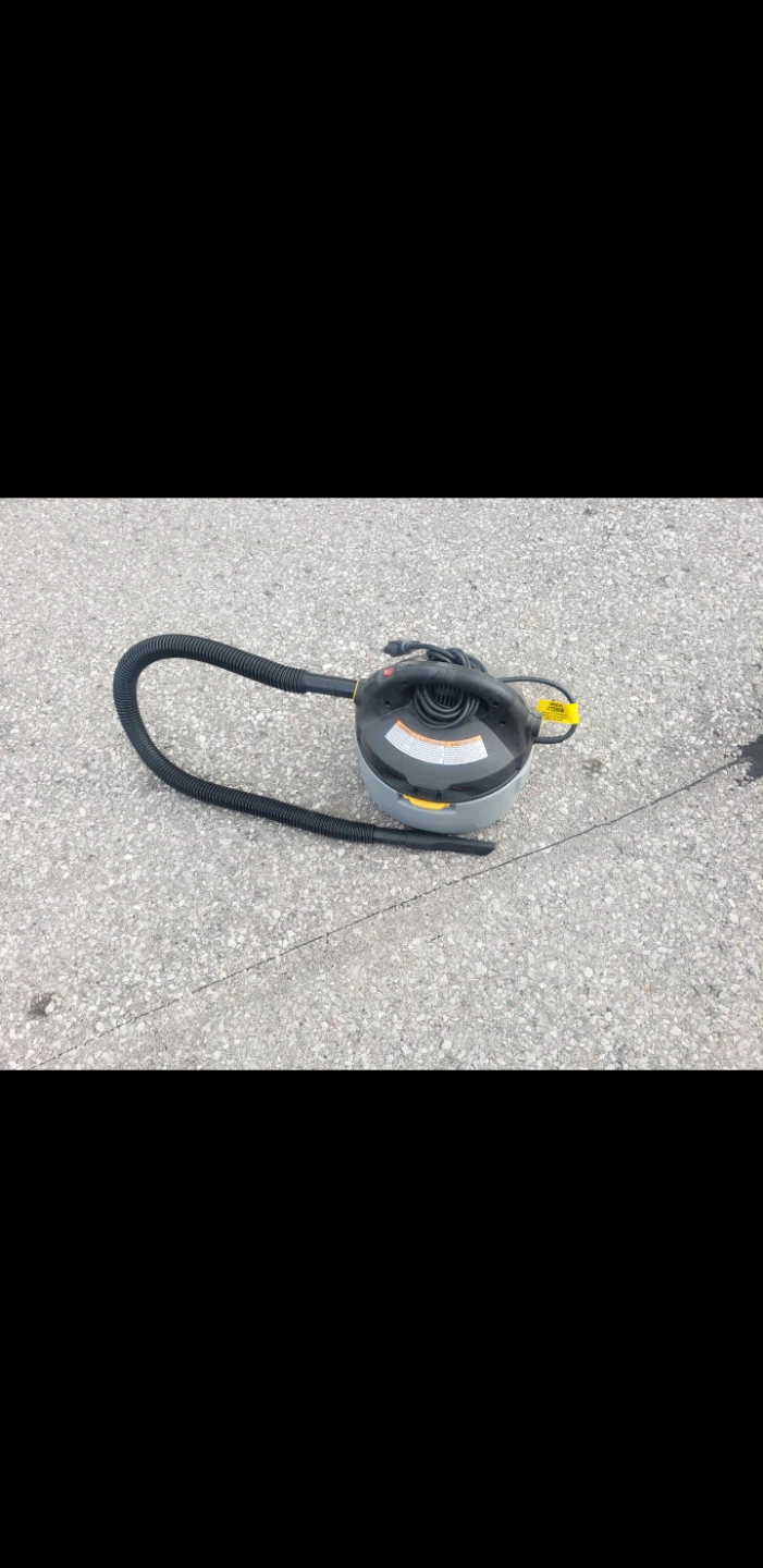 Stinger Wet/Dry Vac 2.0 Gal / 7.5 Litre