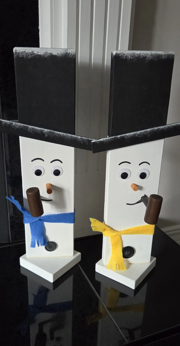Handcrafted wooden snowmen - photo 3