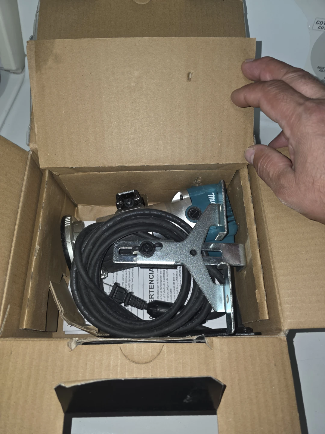 Makita 1-1/4 HP Compact Router RT0701C - photo 4