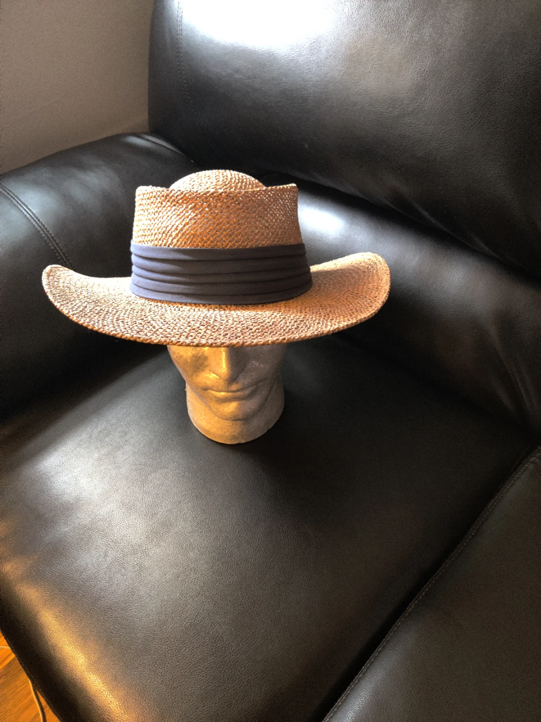Free hats, one  black felt, one rafia, one paper straw fedora - photo 4
