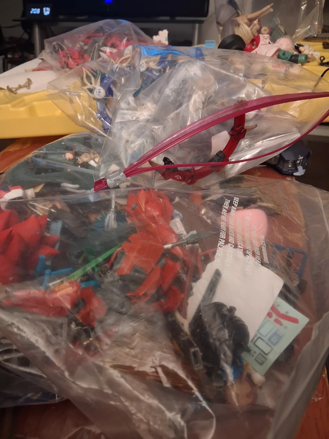 MIXED GUNDAM / MECHA MODEL KIT PARTS BOX - photo 5