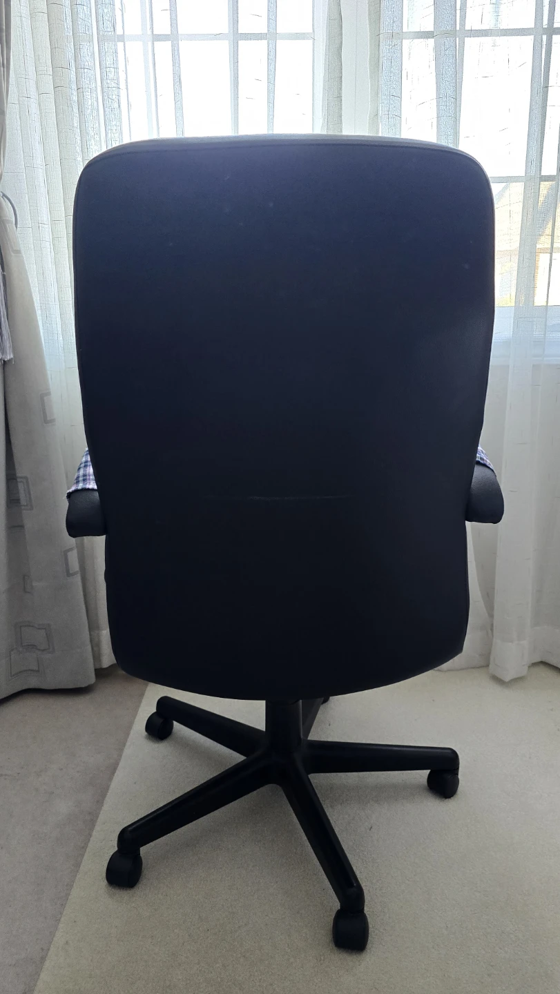 FREE FREE Black Office Chair with Plaid Arm Covers - photo 4