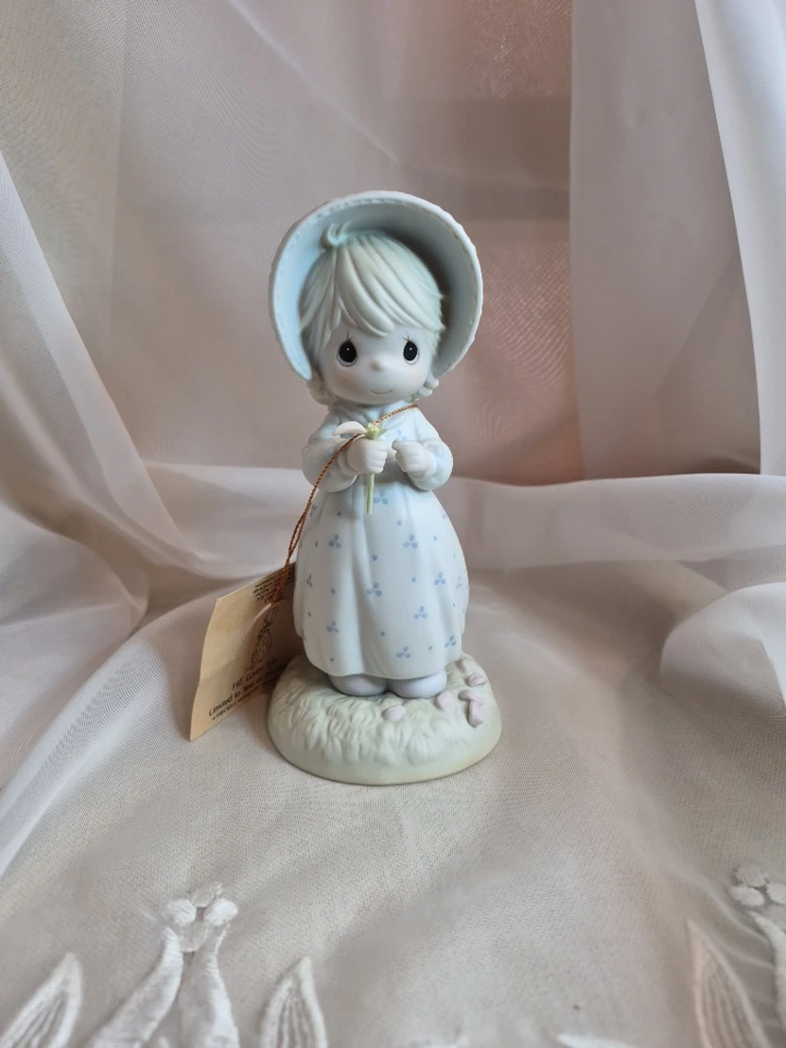 1990 Precious Moments 'HE Loves ME" 6" Tall - photo 2