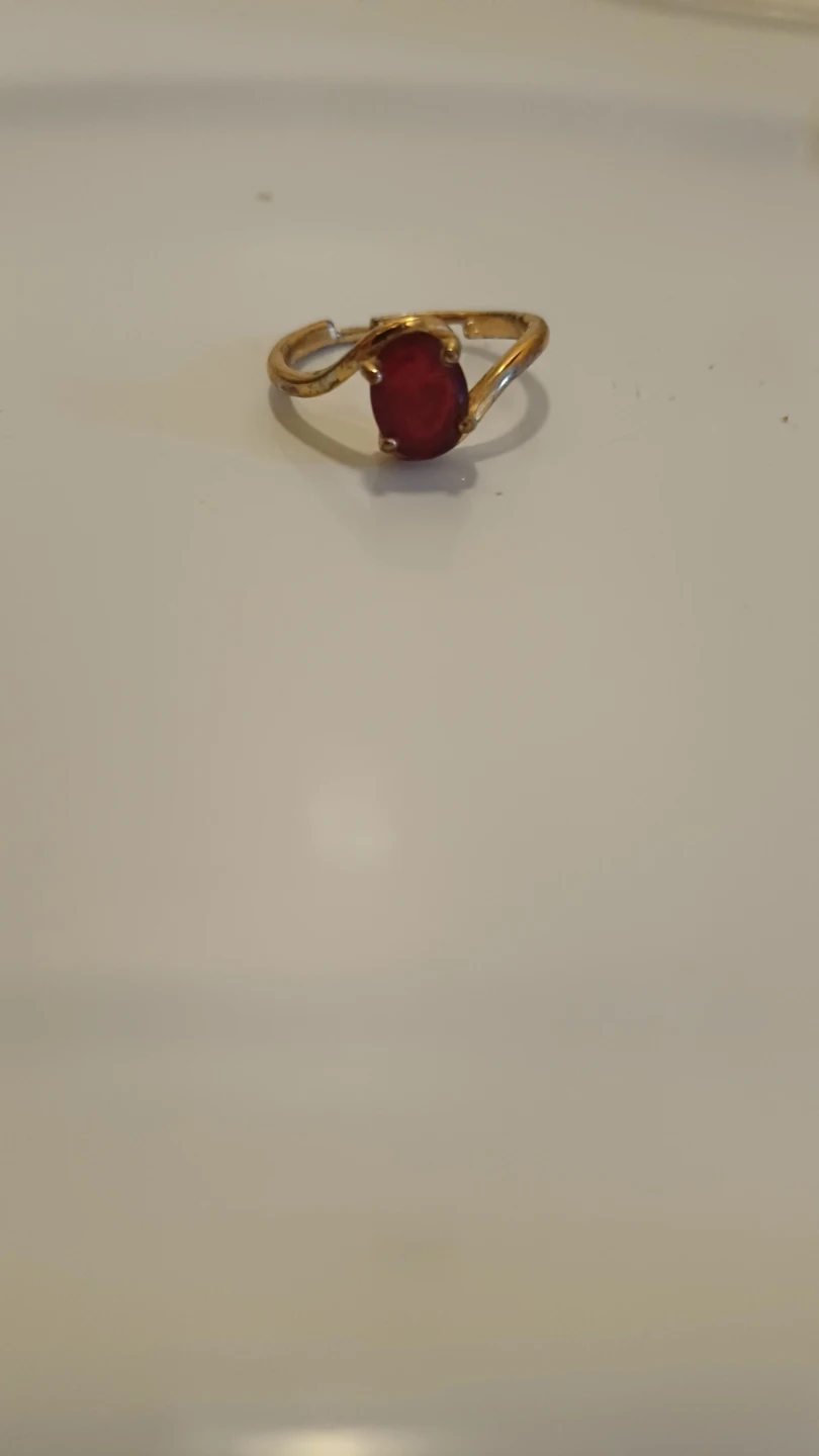 Gold-tone ring with red stone🏈