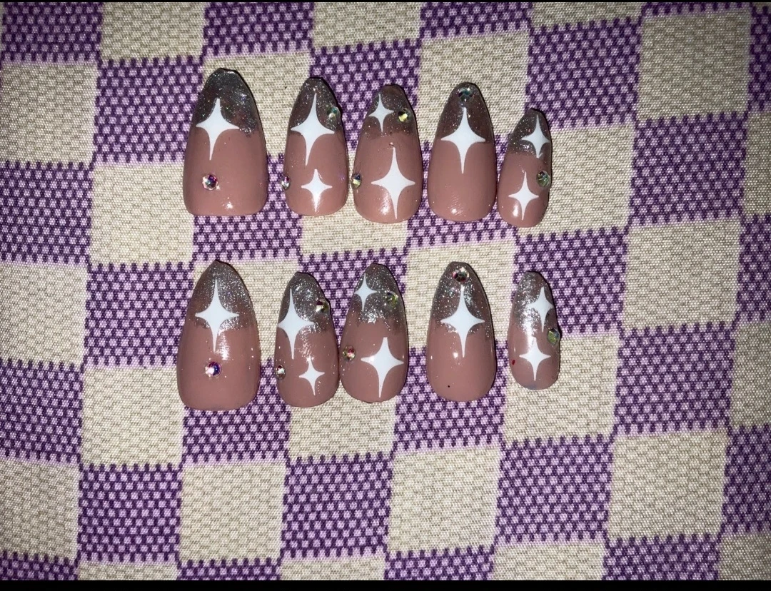 Press-on nail set, almond shape