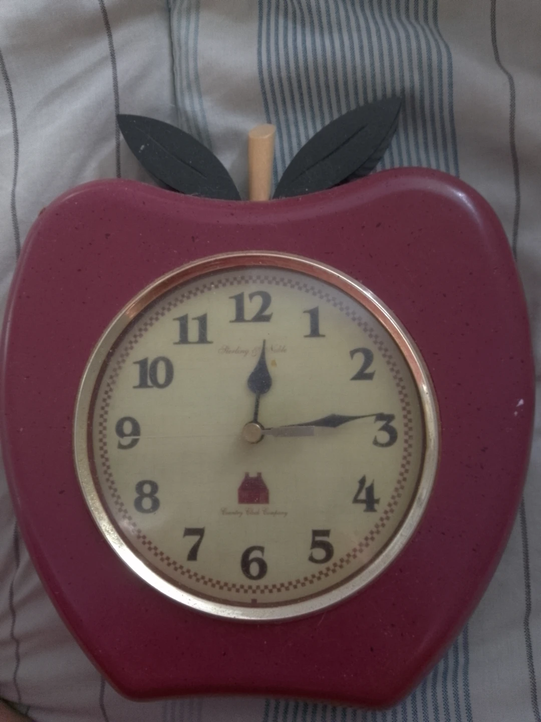 Sterling & Noble Apple Wall Clock 🏈