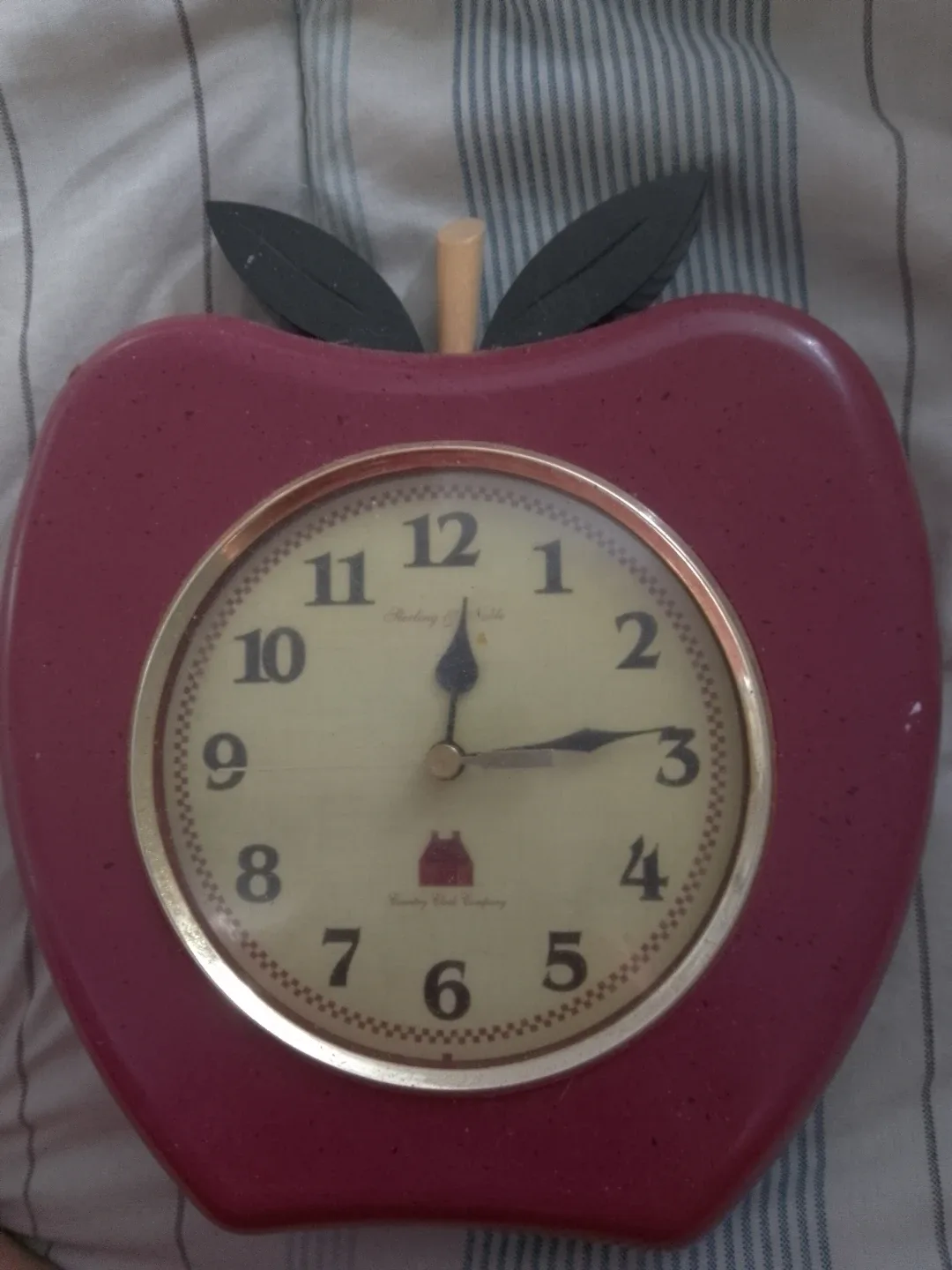 Sterling & Noble Apple Wall Clock 🏈