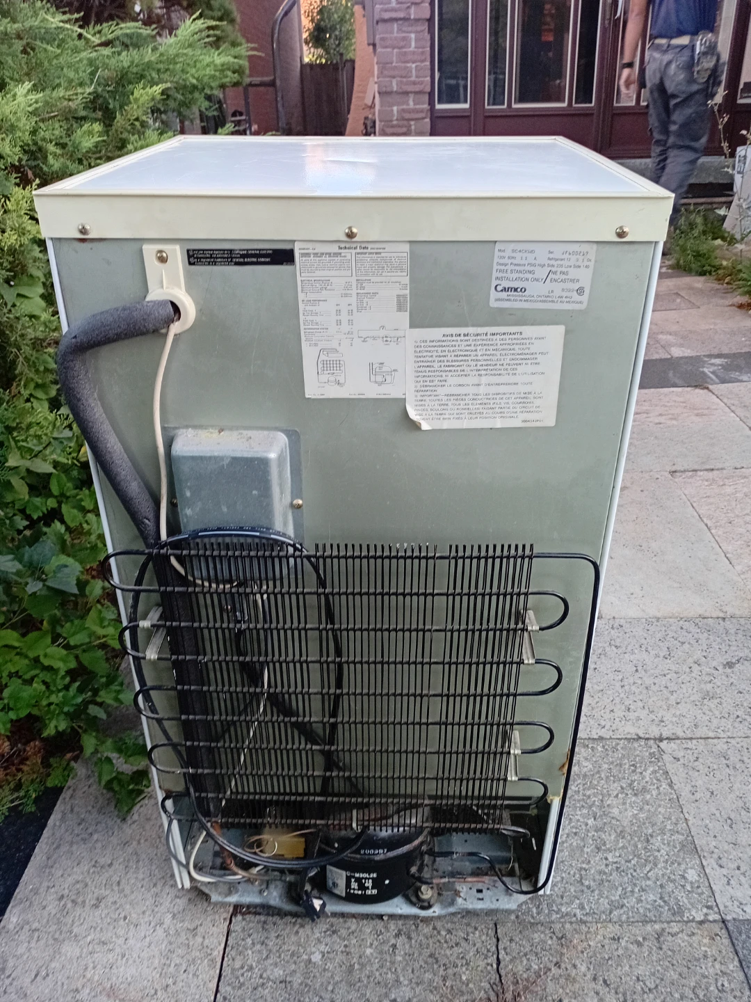 GE Compact Refrigerator - photo 4