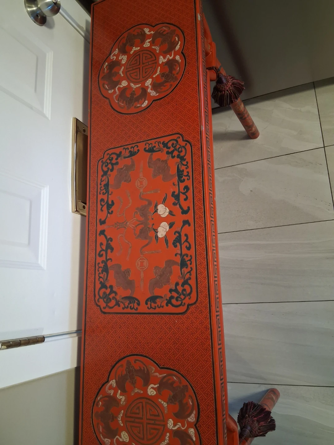 Red lacquered table - photo 2
