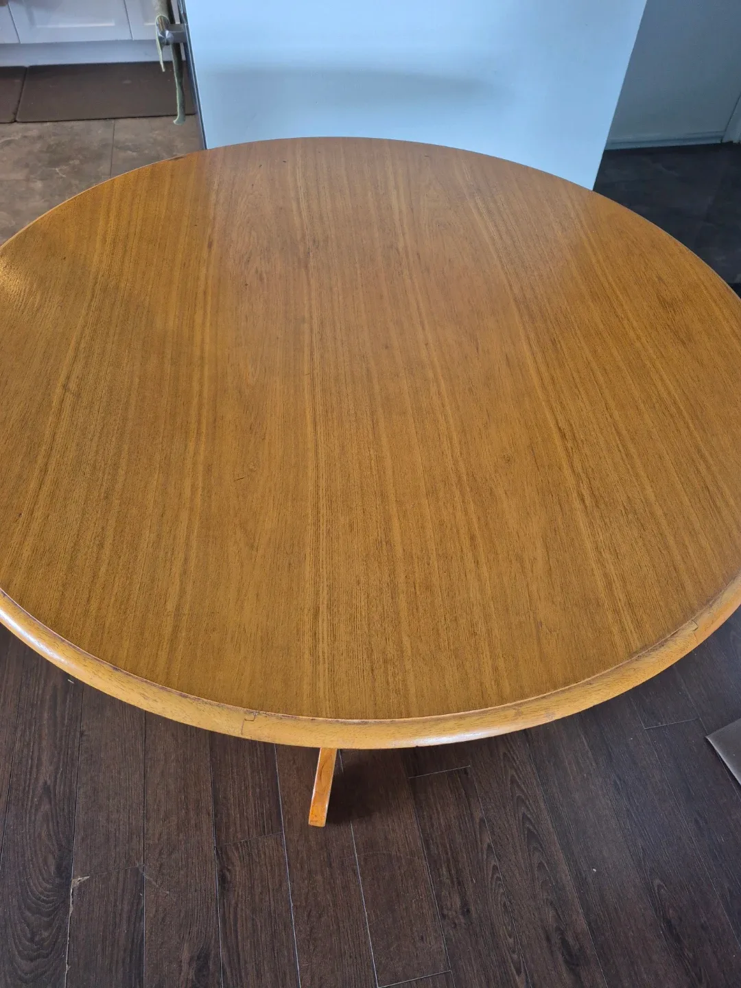Round Dinning Table with Pedestal Base - photo 2