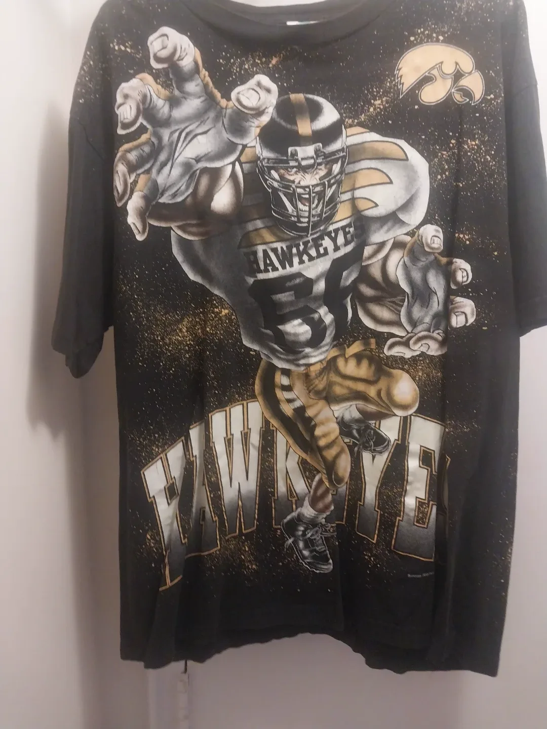 Vintage Iowa Hawkeyes Graphic T-Shirt