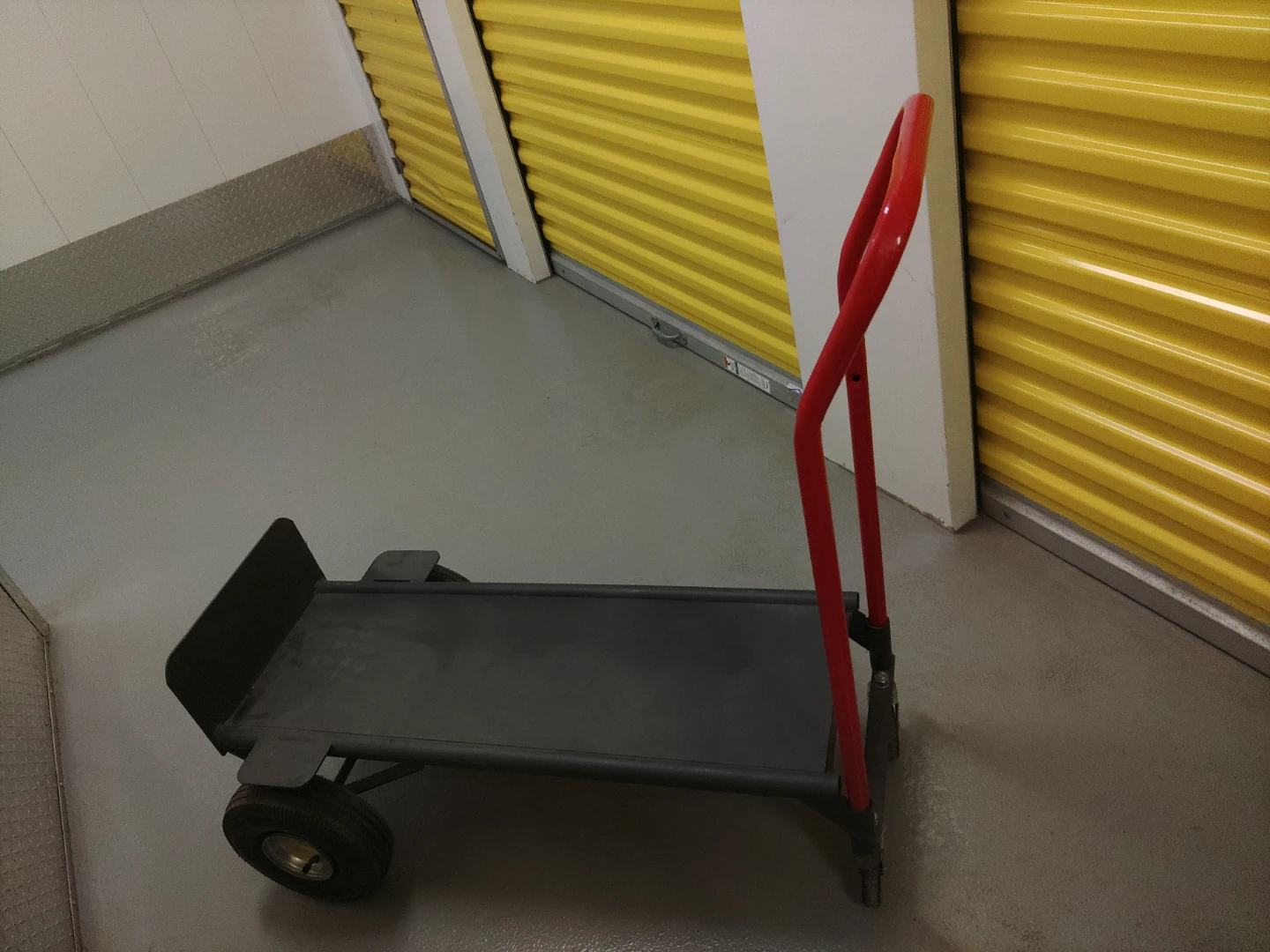 Milwaukee 800 lb Capacity Solid Platform Hand Truck - photo 2