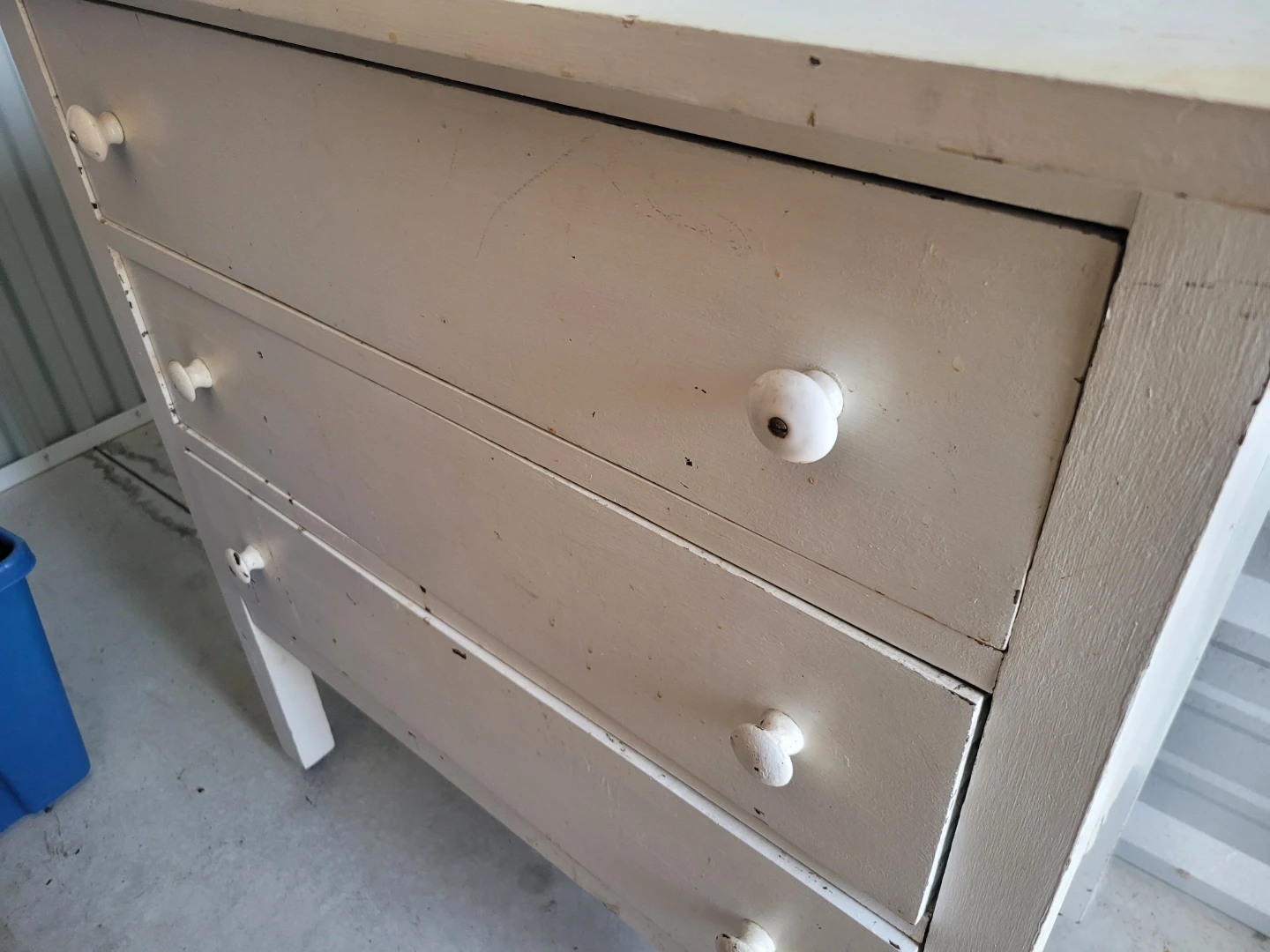 White 3-Drawer Dresser with Mirror - photo 2