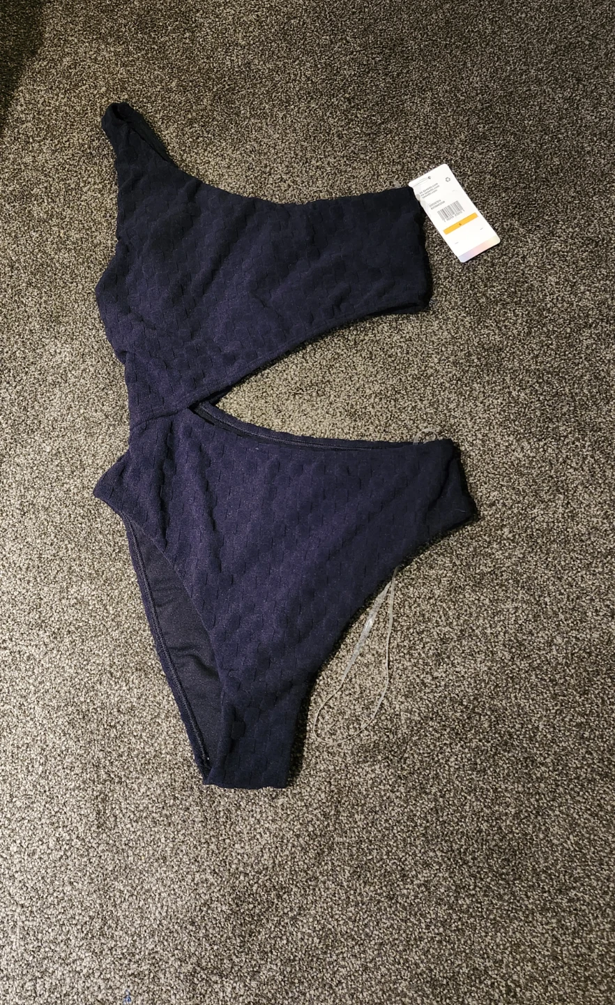 New Speedo One-Piece Cutout Swimsuit - Small 🏈
