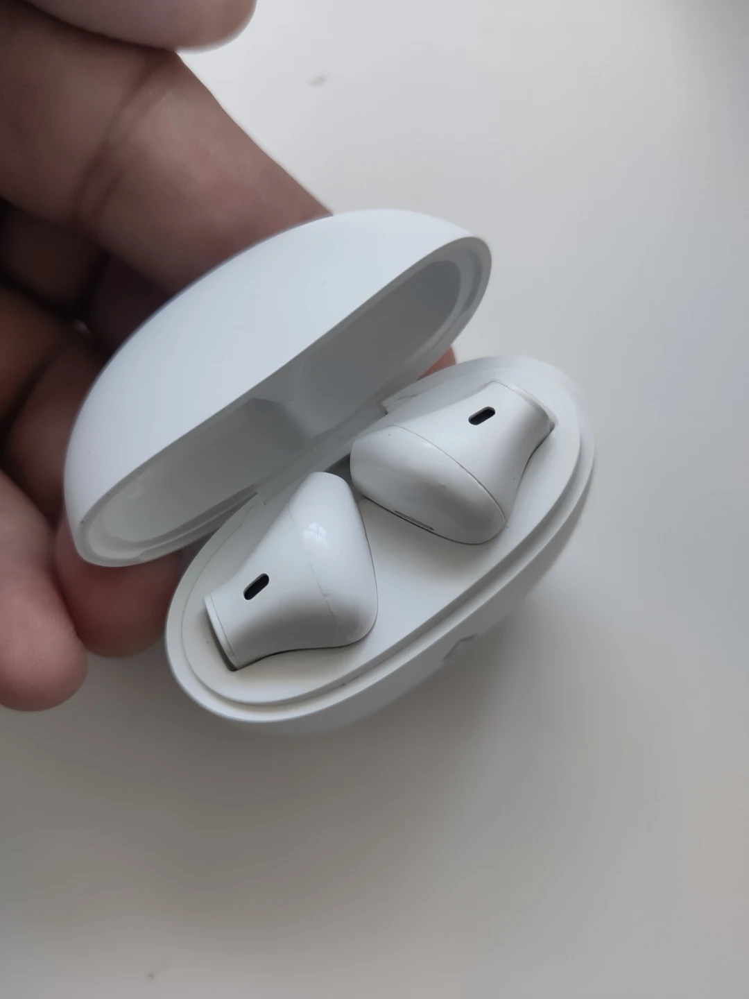 White Wireless Earbuds with Charging Case - photo 2