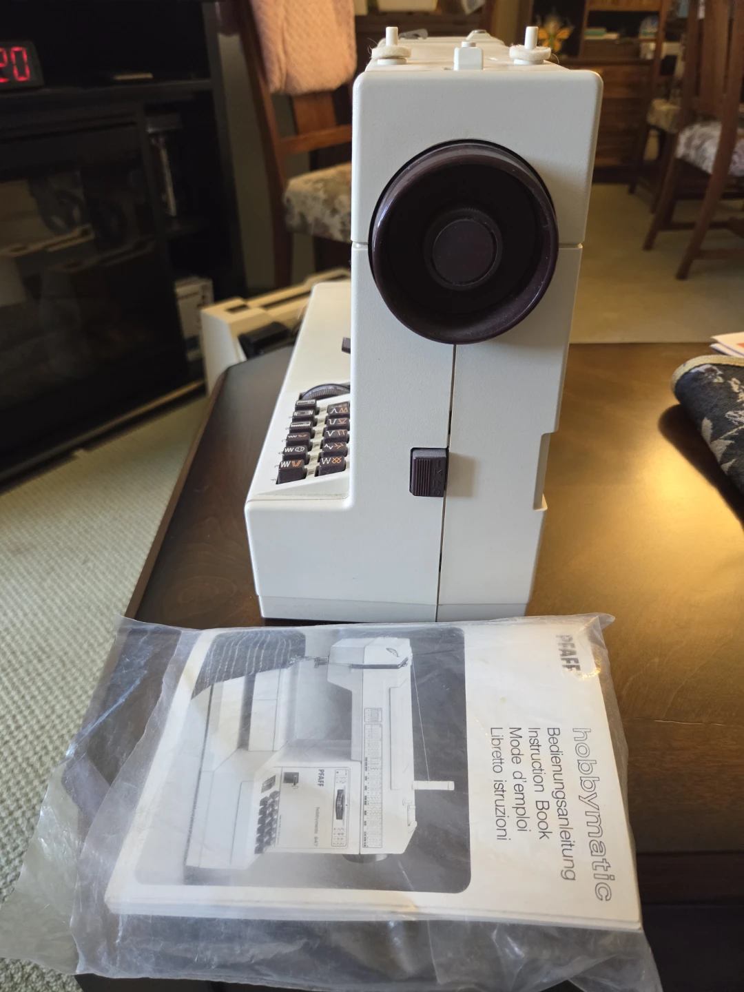 Pfaff Hobbymatic 947 Sewing Machine - photo 2