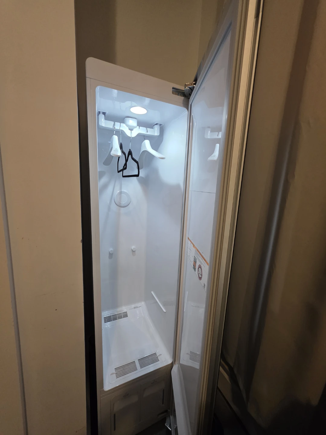 LG Styler for luxury wardrobe - photo 2