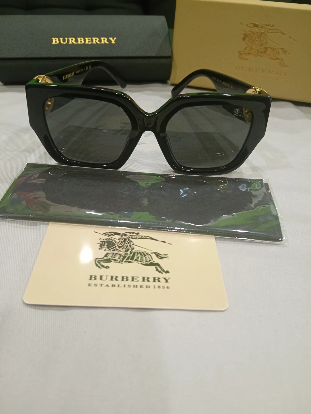 Burberry B 5882 Sunglasses women's - photo 2