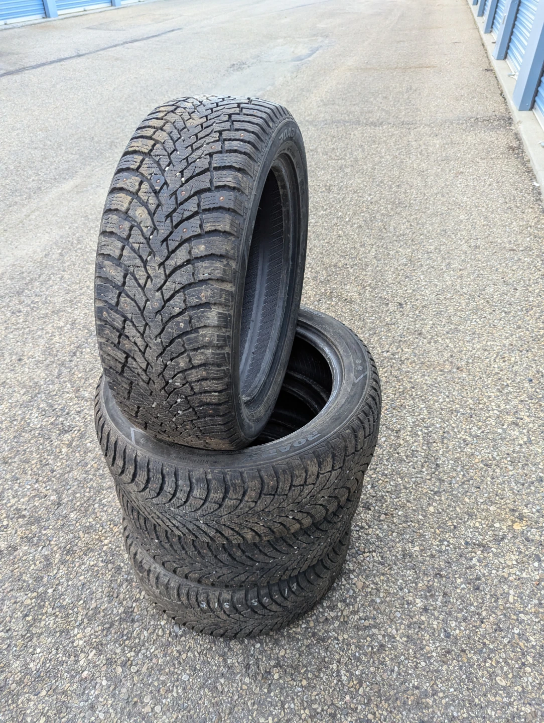 215/50R17 RoadX RXFrost FX11 Studdable Winter