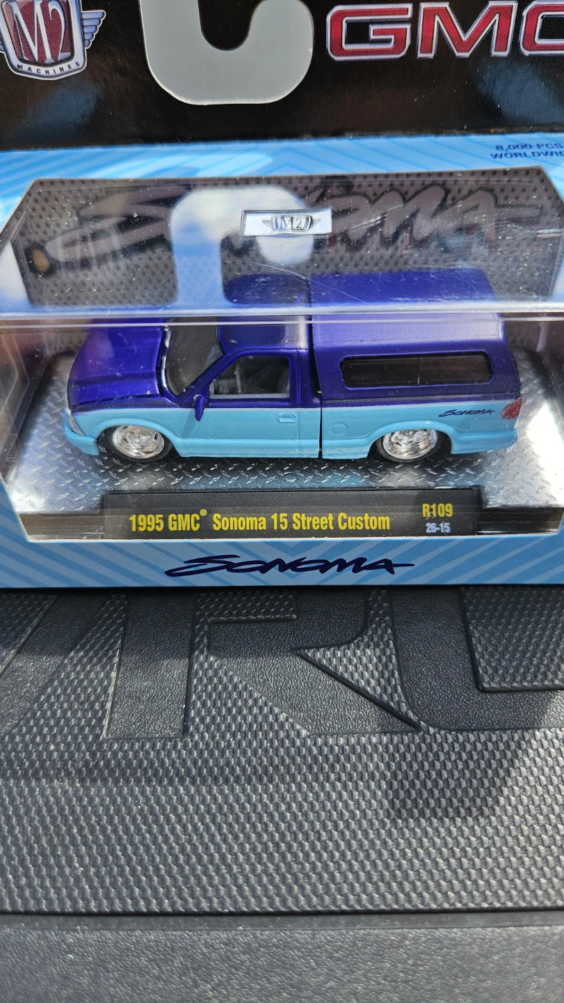 M2 Machines 1995 GMC Sonoma  1995 Chevrolet S10 - photo 2