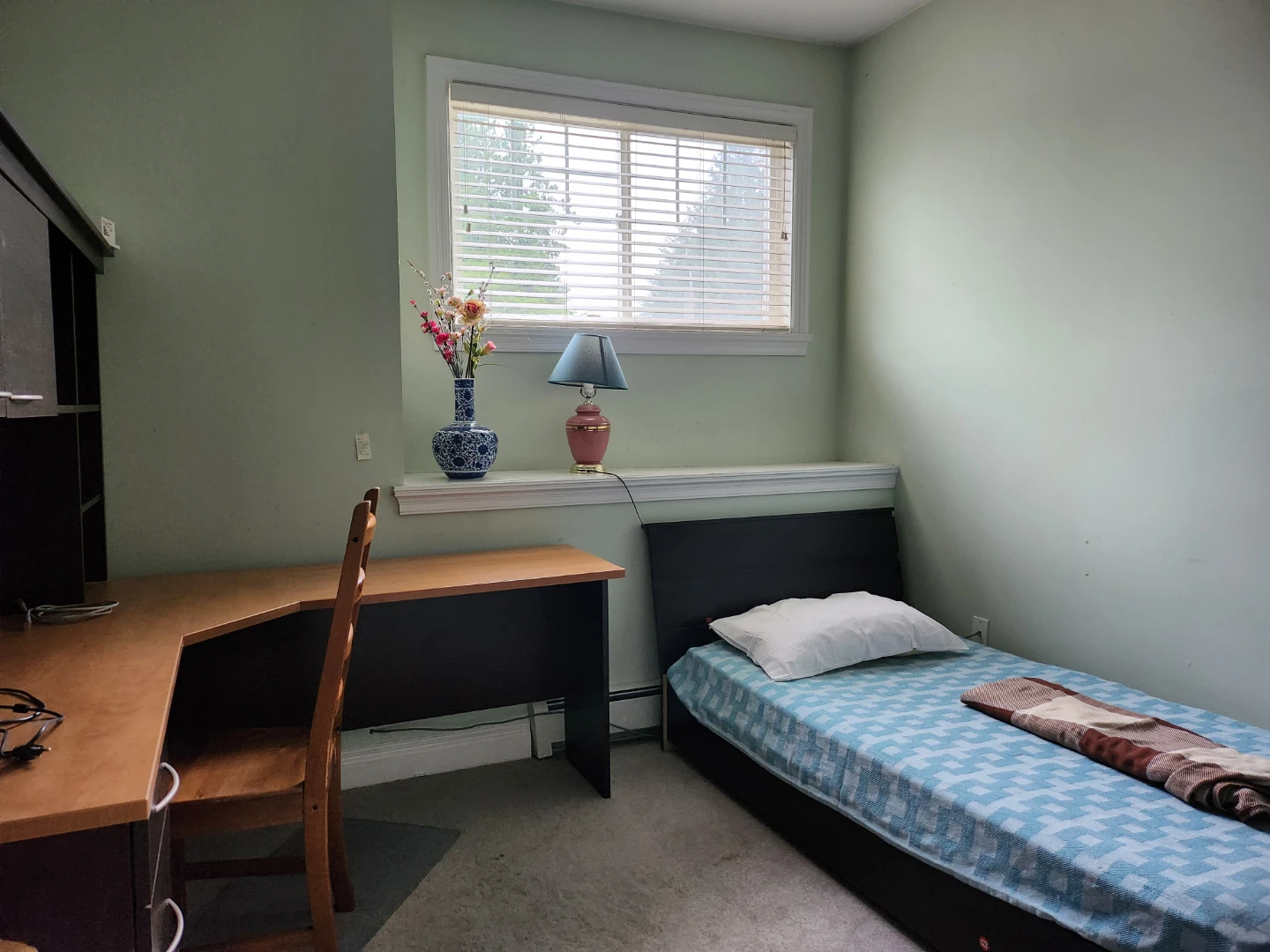 2nd floor room to rent