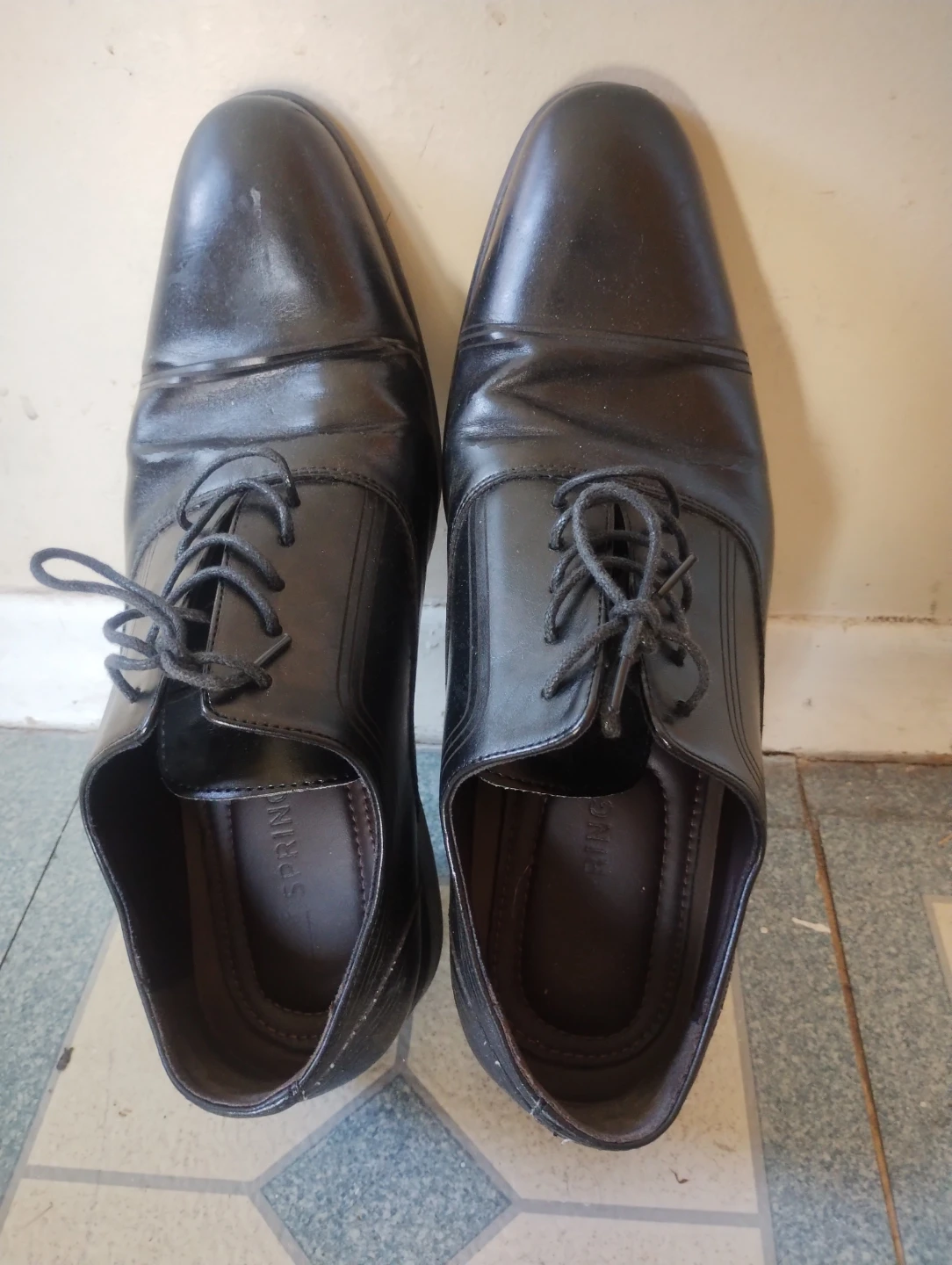 Black formal shoes